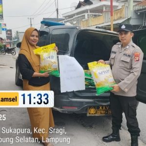 Brigpol Krisna Personil Polsek Sragi Dukung Gerakan Pangan Murah