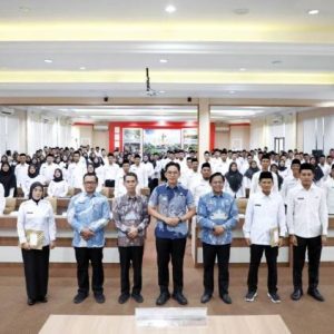 Bupati Radityo Egi Pratama Serahkan SK PPPK Petugas Kemensos Secara Simbolis