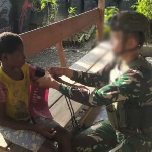 Marinir Pos Logpon Laksanakan Pelayanan Kesehatan Gratis untuk Warga Kampung Logpon, Distrik Dekai