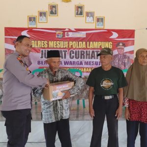 Jajaran Polres Mesuji Bersama Polsek Simpang Pematang Laksanakan Giat Jumat Curhat Sekaligus Penyerahan Bantuan Didesa Budi aji