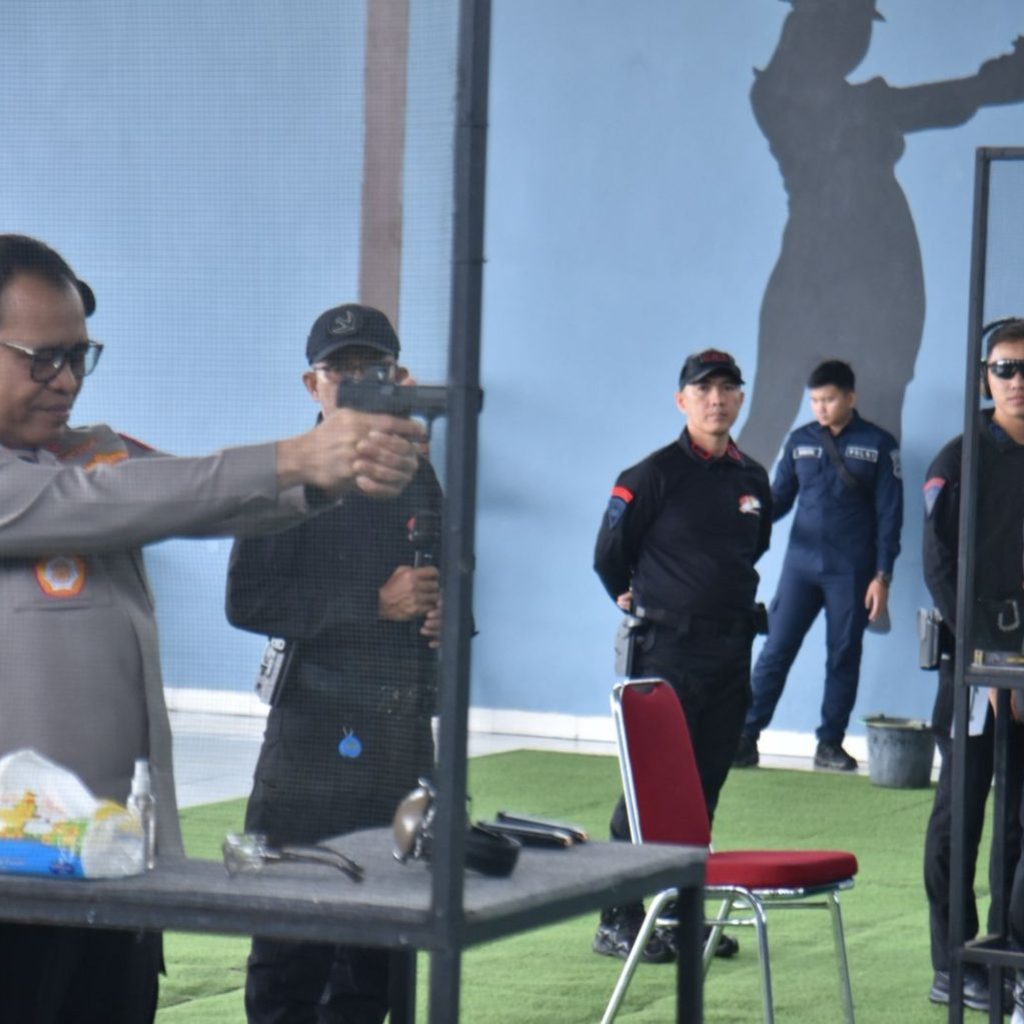 Guna Tingkatkan Kemampuan Personel, Kapolda Lampung Ikuti  Latihan Menembak Satbrimob 