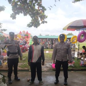 Anggota  Polsek Way Serdang Lakukan Pengamanan di Alun -Alun Desa Hadi Mulyo