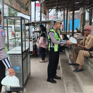 Sat Lantas Polres Mesuji Gelar Tasi Berkah, Bagikan Puluhan Nasi Kotak Untuk Masyarakat