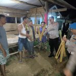 Optimalkan Keamanan Desa, Kapolsek Simpang Pematang Cek Pos Kamling dan Serahkan Kentongan