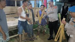 Optimalkan Keamanan Desa, Kapolsek Simpang Pematang Cek Pos Kamling dan Serahkan Kentongan