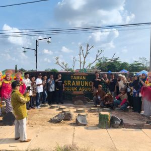 Kepala Kampung Iskandar Resmikan Taman Srawung Menjadi Ciri khas Kampung Bujuk Agung