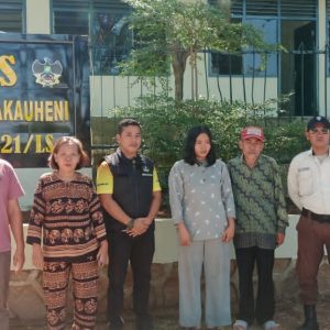 Satgas Kodim 0421/Ls Pelabuhan Bakauheni Bantu Wanita Linglung ke Pihak Keluarga