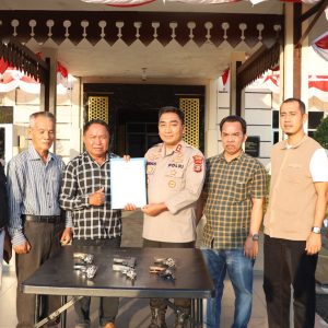 Masyarkat Talang Gunung Dengan Suka Rela Serahkan 6 Pucuk senjata api Rakitan