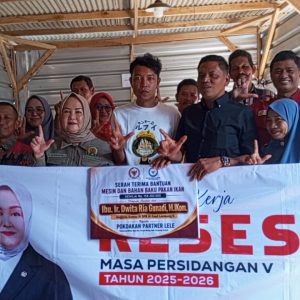 Anggota DPR RI Dwita Ria Gunadi Gelar Sosialisasi Empat Pilar dan Serahkan Bantuan Mesin Pakan Ikan di Kampung Mekar Jaya Tulang Bawang