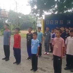 Pembinaan Karakter Disiplin Oleh Babinsa Koramil 42-03/Pnh di Ponpes Kebangsaan